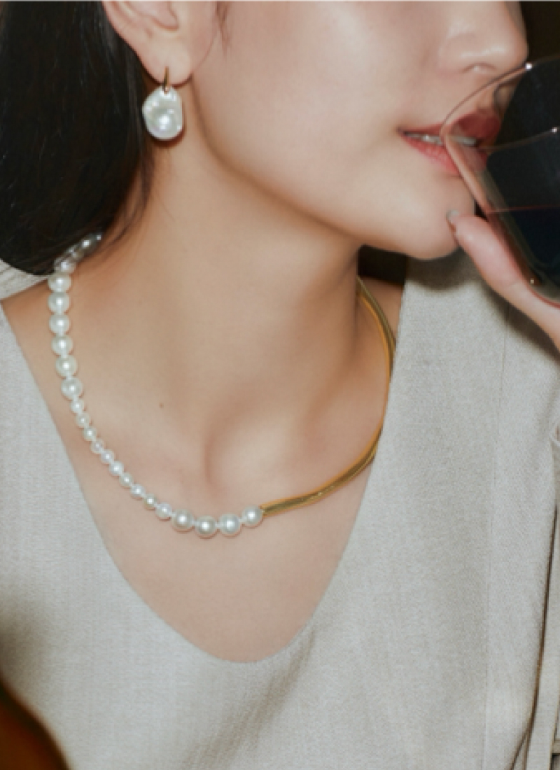 Nuance Link Choker Necklace model