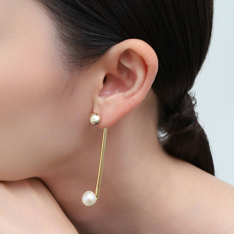 別のピアスとの組み合わせもオススメです